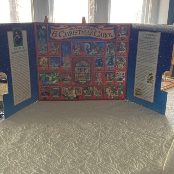 Charles Dickens - A Christmas Carol - Story Book Set and Advent Calendar - Picture 2 of 4